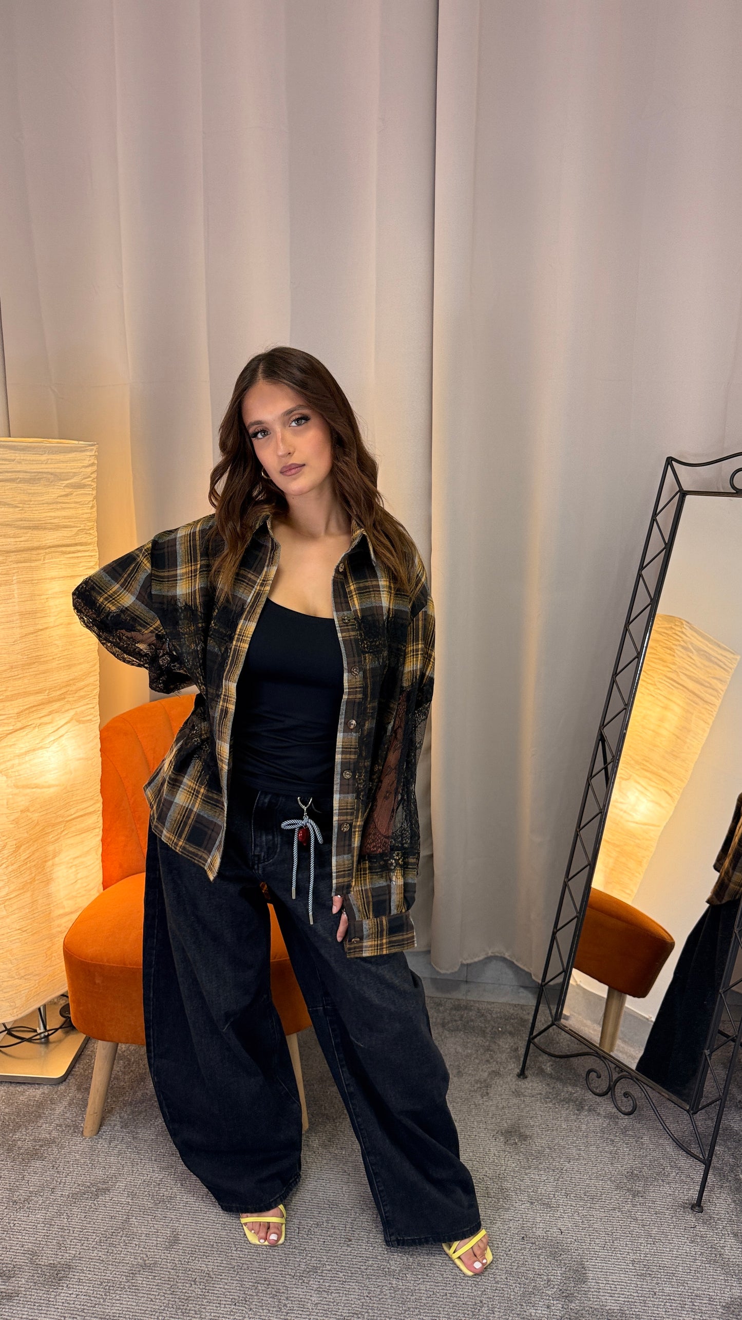 Camicia a quadri tartan giallo vista laterale