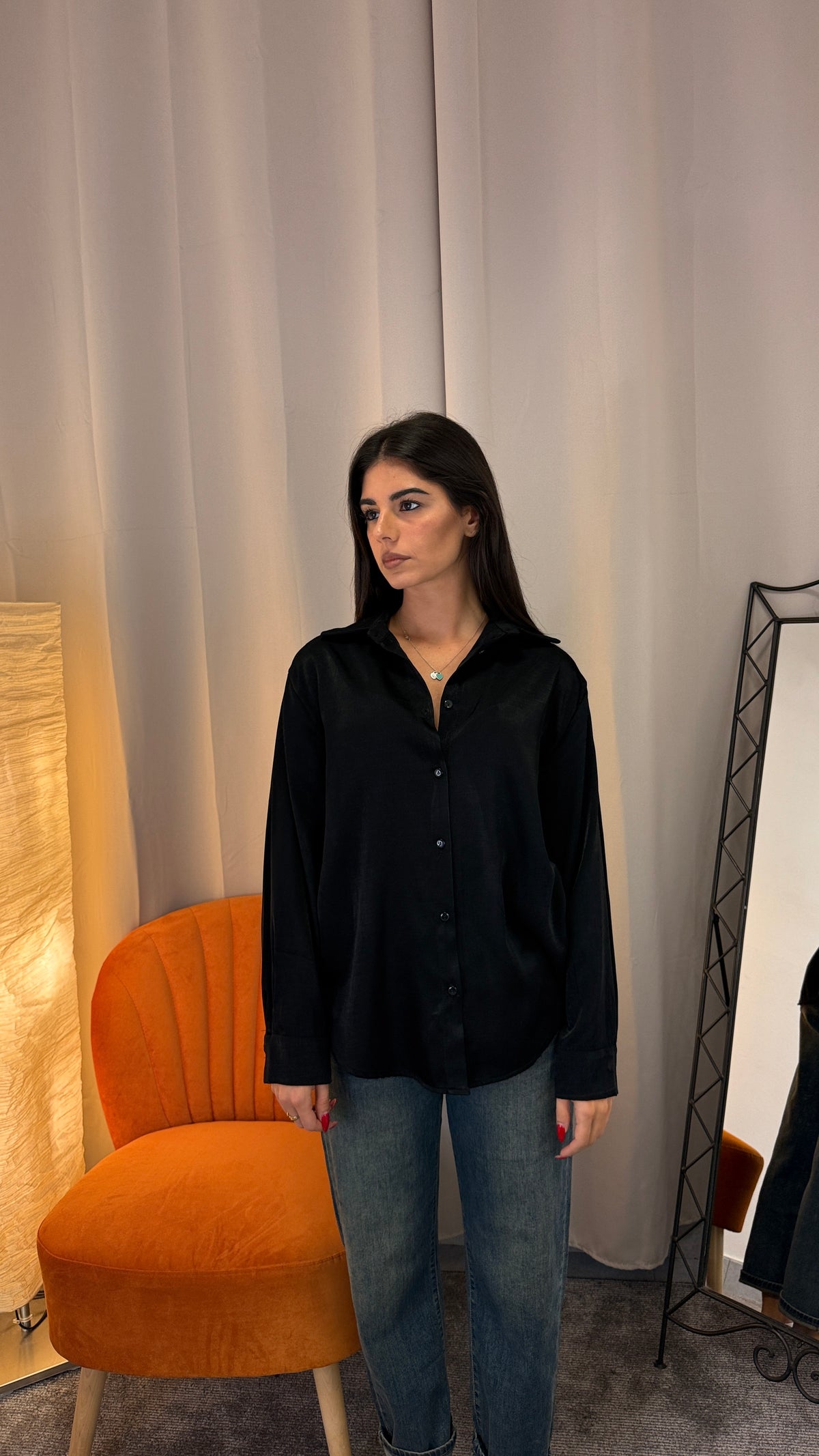 Camicia effetto raso panna con pantalone pied de poule