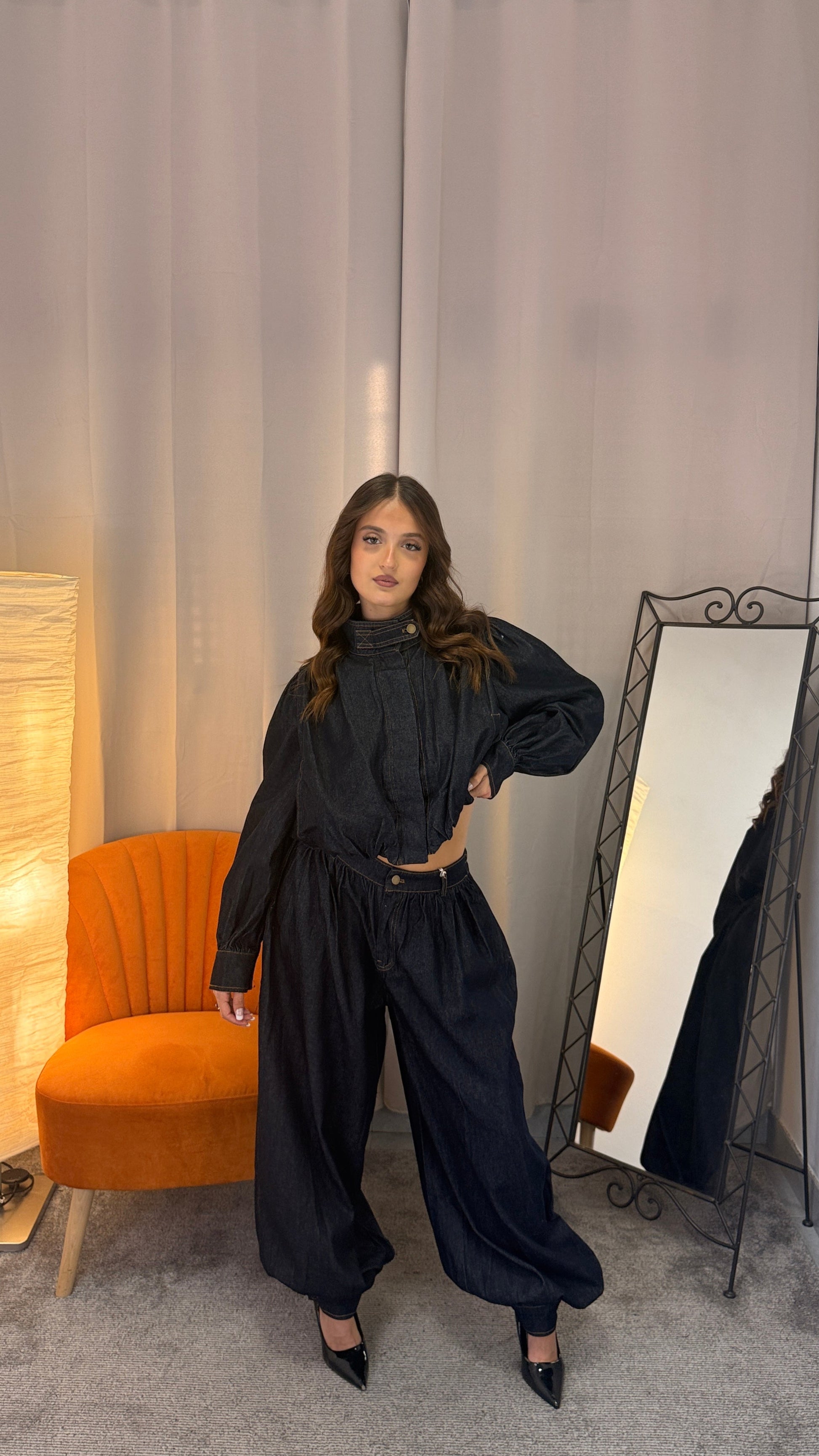Set denim Monique bomber e jeans balloon nero - vista frontale