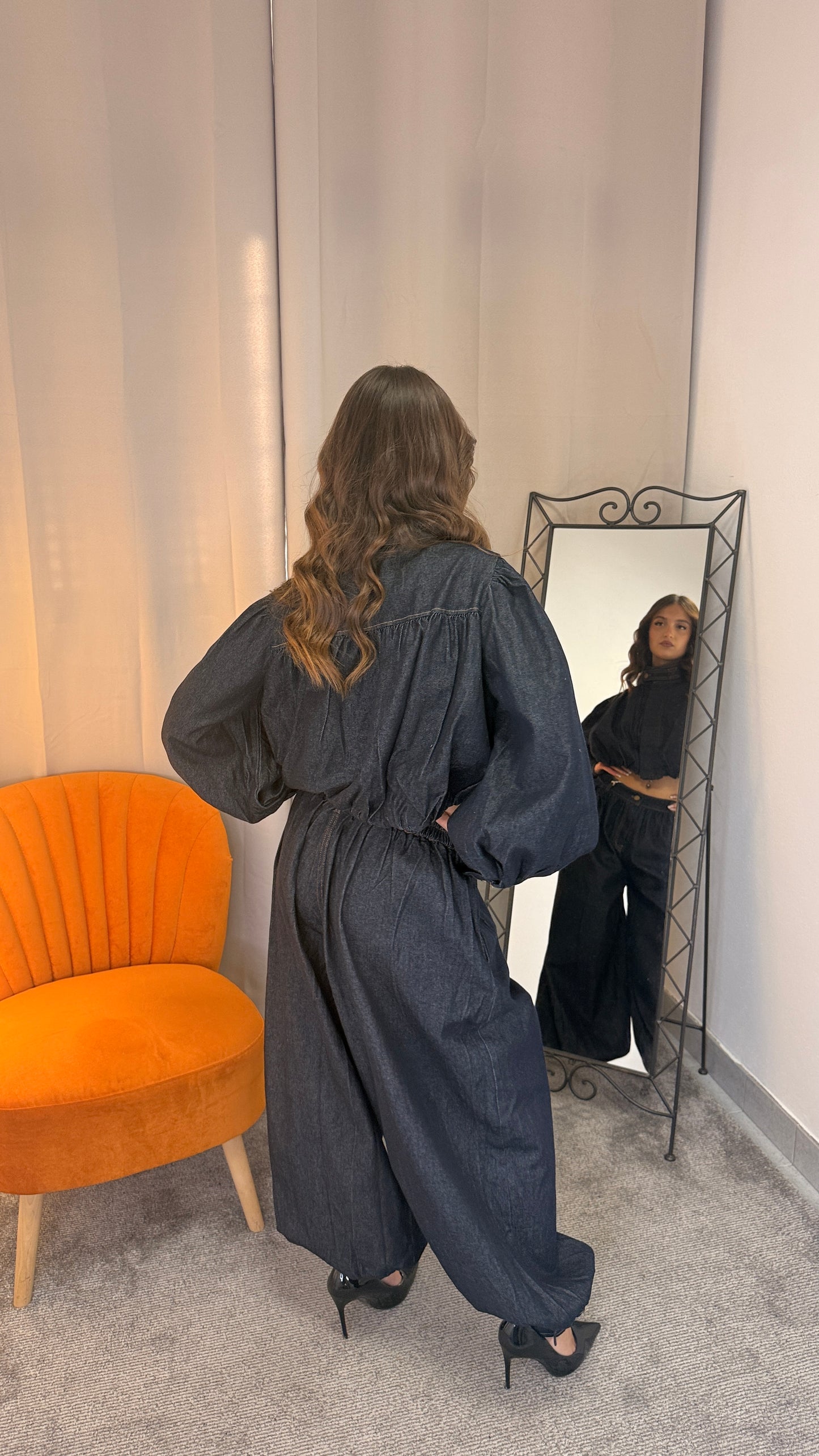 Set denim Monique bomber e jeans balloon nero - vista posteriore